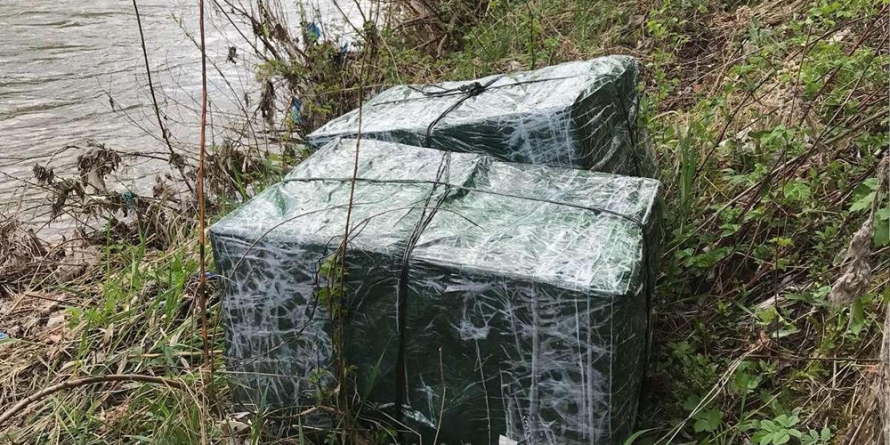 Transportau țigări din Ucraina în România prin apa râului Tisa