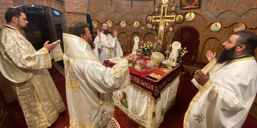 Sfânta Liturghie la Mănăstirea Scărișoara Nouă în Duminica Mironosițelor (FOTO)