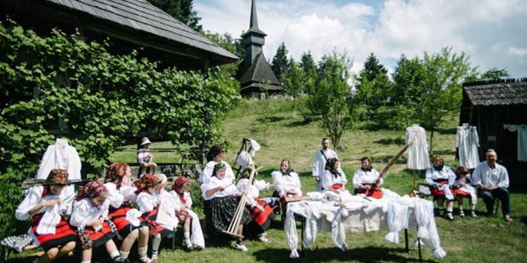 Ziua Universală a Iei a fost marcată la Muzeul Satului Maramureșean din Sighetu Marmației printr-o șezătoare (GALERIE FOTO)