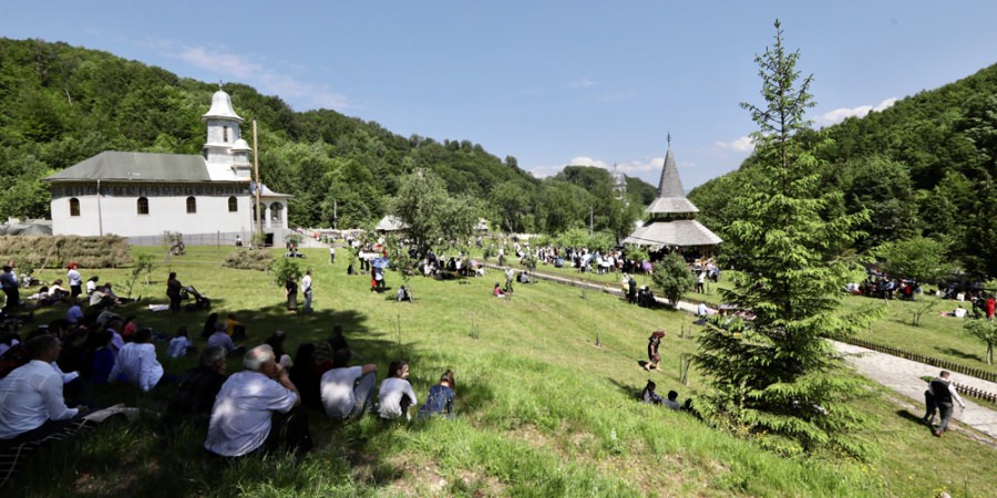 Hram la Mănăstirea Breaza; Preasfințitul Părinte Episcop Iustin a rostit un interesant şi cuprinzător cuvânt de învăţătură(GALERIE FOTO)