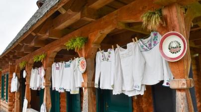 S-a lansat broșura „Aspecte istorice inedite în Țara Chioarului. Biserica de lemn din Săcălășeni” și vernisat expoziția de spăcele și cămeși  de Chioar (GALERIE FOTO)