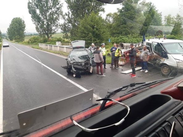 Actualizare – Accident cu trei victime în Dumbrăvița. Cauza: neacordarea de prioritate (GALERIE FOTO)