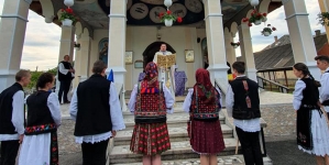 În Parohia Dumbrăvița, slujbă de pomenire a Eroilor Neamului și a Regilor României cu ocazia împlinirii a 100 de ani de la semnarea Tratatului de la Trianon (GALERIE FOTO)