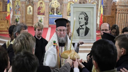 PS Iustin îi îndeamnă pe preoți să oficieze slujbe de pomenire pentru Mihai Eminescu, cu ocazia împlinirii a 131 de ani de la moartea sa