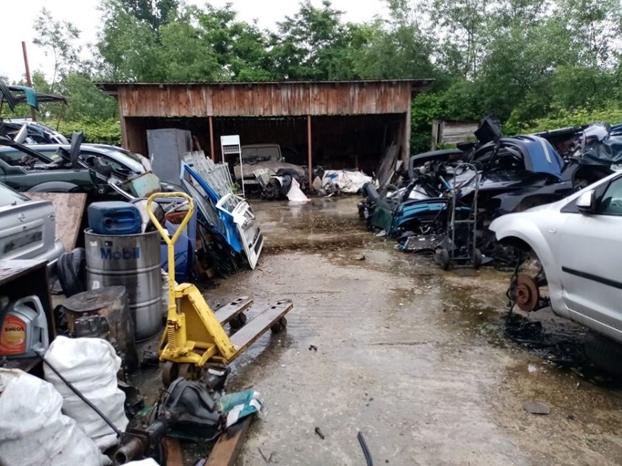 Verificări la dezmbembrări: Sacțiuni de 12.000 de lei aplicate într-o singură zi de Garda de Mediu Maramureș. Ce nereguli s-au constatat (GALERIE FOTO)