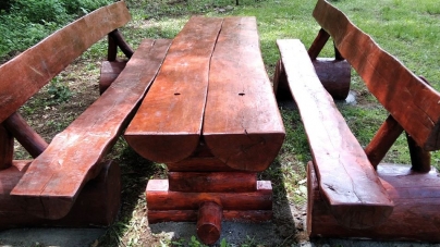 Gest de apreciat: Zone de picnic amenajate în fosta zonă minieră Cicârlău – Ilba. Mobilier, bănci și grătare pentru turiști (GALERIE FOTO)