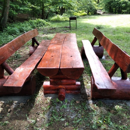 Gest de apreciat: Zone de picnic amenajate în fosta zonă minieră Cicârlău – Ilba. Mobilier, bănci și grătare pentru turiști (GALERIE FOTO)