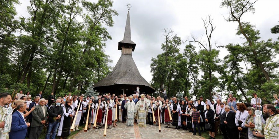 PS Iustin și PS Timotei au fost prezenți la Hramul Mănăstirii „Sfântul Ioan Botezătorul” Scărișoara Nouă (GALERIE FOTO)