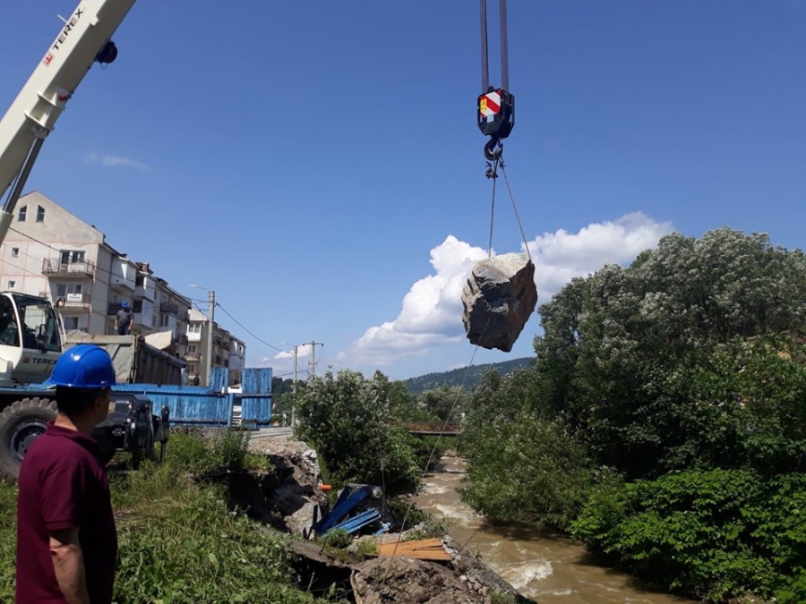 Și încă numărăm pagubele în Maramureș!…: Zidul de sprijin de pe malul râului Cisla, afectat de inudații. Bilanțul complet al ultimelor raportări (FOTO)