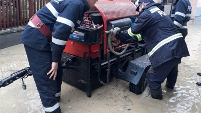 Blestemul ploilor: 35 persoane izolate în Leordina. DN 18, afectat de vremea rea (VIDEO ȘI GALERIE FOTO)