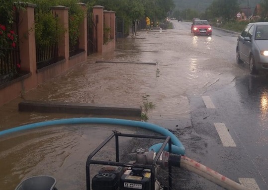Pagubele vremii: Primăria Sighetu Marmației a cerut sprijin pentru preluarea apelor pluviale în zona DN 18
