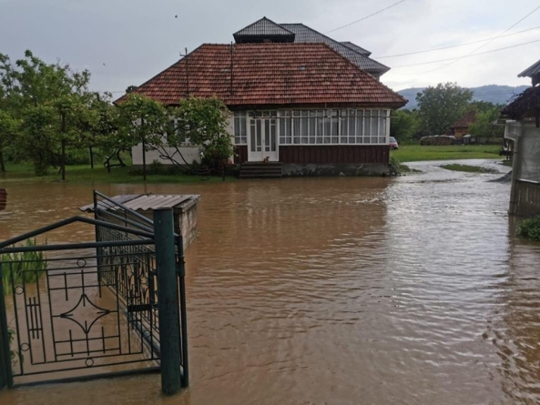 Vreme capricioasă: Cod galben de inundații în Maramureș, pe râul Lăpuș. Vezi avertismentul hidrologilor și cât durează episodul de precipitații