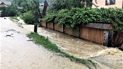 Ploi torențiale: Inundații pe Valea Borcutului, probleme și în Tăuții Măgherăuș