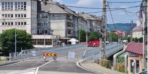 Pentru șoferi: A fost redeschis circulației podul din centrul orașului Târgu Lăpuș. Vor exista, totuși, și unele restricții (FOTO)