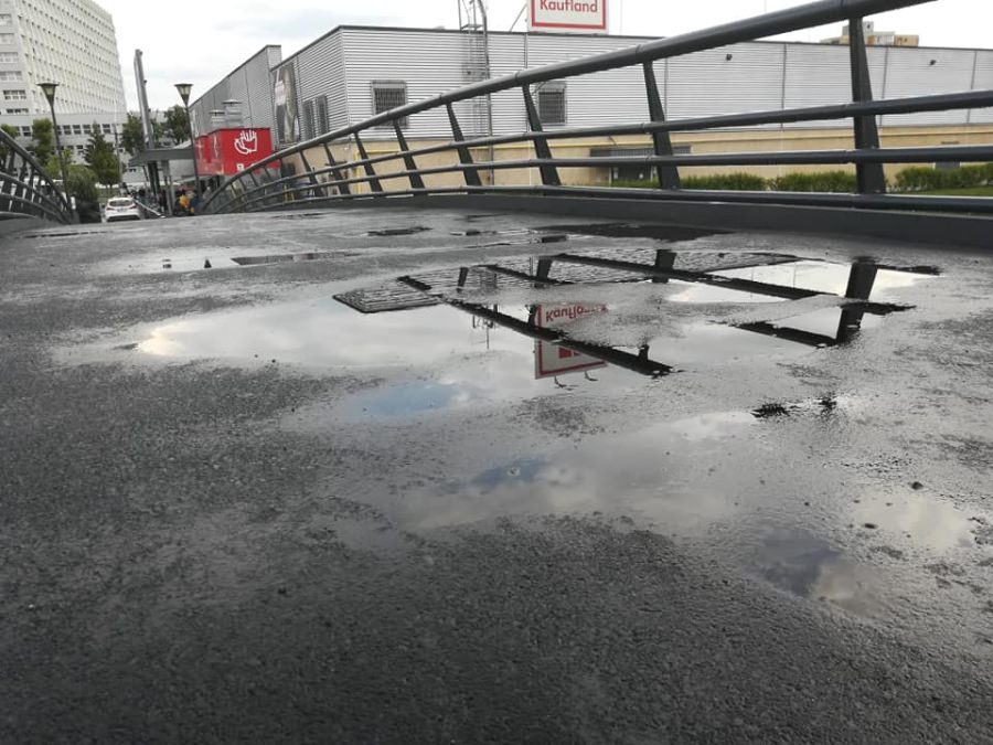În sfârșit!: „Puntea suspinelor” din Baia Mare a fost redată cetățenilor. Totuși, oamenii reclamă unele deficiențe (GALERIE FOTO)