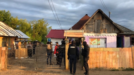 Sunt ei acum cei închiși!…: „Stăpânii de sclavi” din Bozânta Mică au fost arestați preventiv. Cum își chinuiau victimele (VIDEO ȘI GALERIE FOTO)