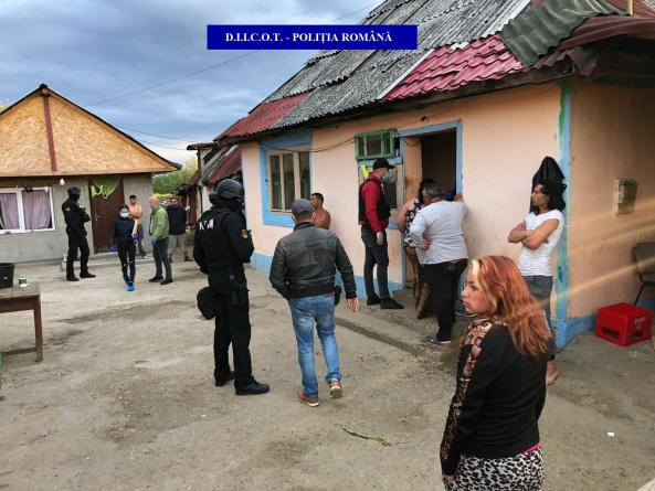 Caz incredibil în Maramureș: Oameni fără adăpost, răpiți din Gara Baia Mare, duși în Bozânta Mică și transformați în sclavi (VIDEO ȘI GALERIE FOTO)