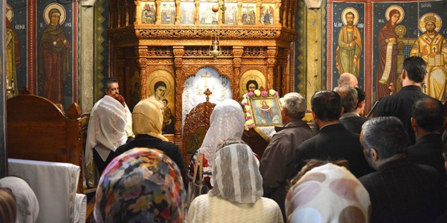 Episcopia Ortodoxă Română a Maramureșului și Sătmarului: „Candidații pot participa la slujbele Bisericii, însă fără a face campanie electorală în biserică sau în incinta curții bisericii”