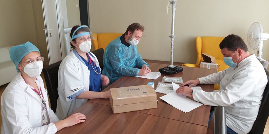 Preoții și monahii din Protopopiatul Lăpuș au donat echipamente medicale pentru secția Pediatrie a Spitalului Orășenesc Târgu Lăpuș