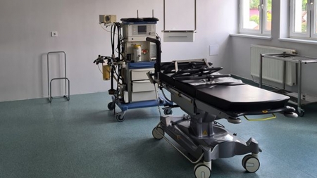 Spitalul Orășenesc Târgu Lăpuş are o a doua sală de operație, respectiv un sistem de încălzire și apă caldă menajeră proprie la laboratorul de recuperare medicină dizică și balneologie