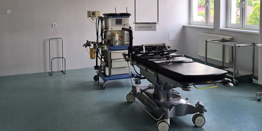 Spitalul Orășenesc Târgu Lăpuş are o a doua sală de operație, respectiv un sistem de încălzire și apă caldă menajeră proprie la laboratorul de recuperare medicină dizică și balneologie
