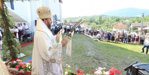 PS Timotei Sătmăreanul s-a aflat în mijlocul credincioșilor din Parohia Cernești (GALERIE FOTO)