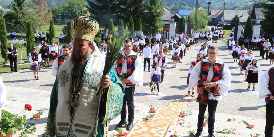 PS Timotei Sătmăreanul s-a aflat în mijlocul credincioșilor din Șieu, cu ocazia hramului bisericii (GALERIE FOTO)