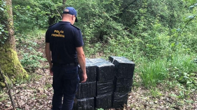 Împușcături la frontieră: Polițiștii din Valea Vișeului au confiscat 11.000 de pachete cu țigări și au reținut un contrabandist ucrainean