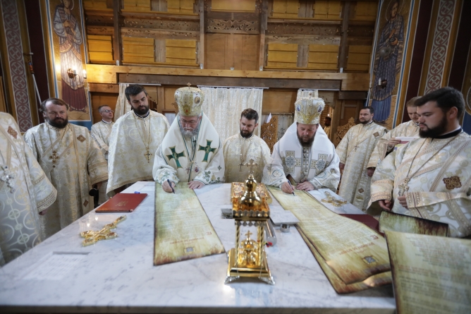 A fost resfințită Biserica „Sfinții Arhangheli Mihail și Gavriil” din Târgu Lăpuș (GALERIE FOTO)