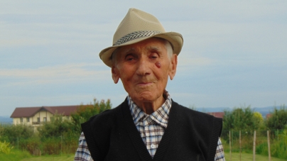 Viață lungă: Gheorghe Ionuţi din Fărcaşa a împlinit 101 ani (FOTO)