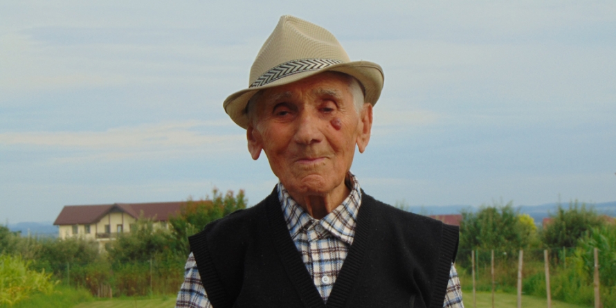 Viața la centenar: Gheorghe Ionuţi din Fărcaşa a împlinit 100 de ani