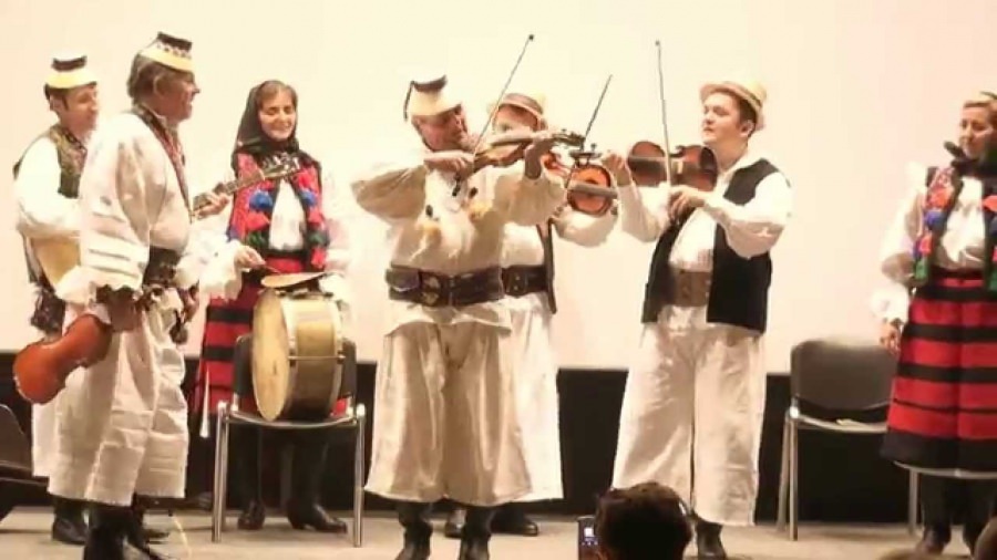 Tradiții maramureșene: Grupul Iza, o emblemă a folclorului nostru. Artiștii au urcat inclusiv pe scena Untold alături de Subcarpați (VIDEO ȘI FOTO)