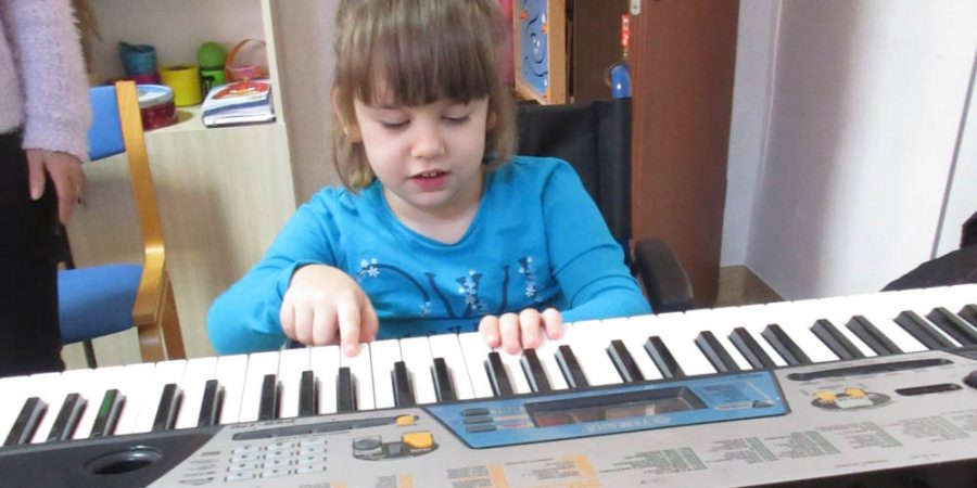 La Asociația Esperando se practică meloterapia; care sunt beneficiile