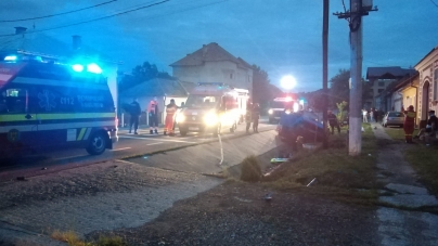 Accident în deplasare: Un maramureșean a adormit la volan și a intrat într-un cap de pod, în județul Bistrița-Năsăud (GALERIE FOTO)