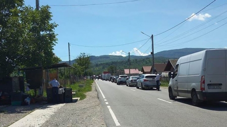 Accident cu patru victime, doi adulți, doi copii, la Sarasău (FOTO)