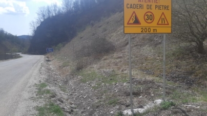 Atenție, șoferi!: O legătura rutieră între Maramureș și Sălaj este închisă până la finalul lunii august din cauza unor bolovani căzuți pe carosabil