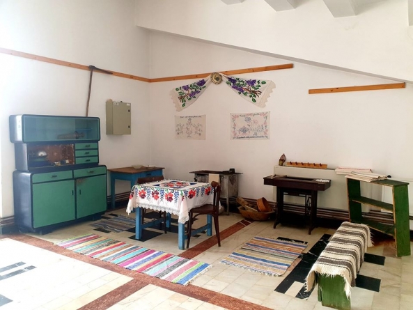 La Centrul Cultural și Sportiv „Pintea Viteazul” Cavnic, expoziție de obiecte tradiționale vechi și artă meșteșugărească