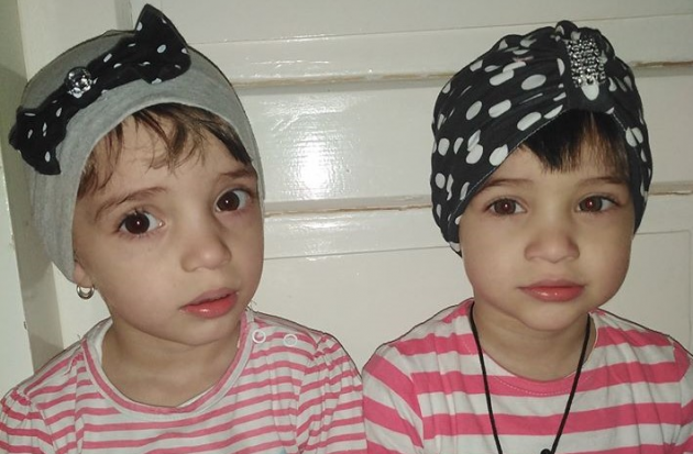 Apel umanitar: Două fetițe gemene în vârstă de doi ani din Sighetu Marmației riscă să își piardă vederea. Familia nu are posibilități materiale pentru tratament (FOTO)
