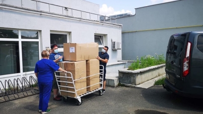 Noi donații: Sute de combinezoane și echipamente de protecție distribuite în Baia Mare, la Spitalul Județean și la cel de Pneumoftiziologie (FOTO)