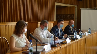 Candidatul PNL la președinția Consiliului Județean Maramureș și secretarul de stat în Cancelaria Prim-Ministrului, Ionel Bogdan, și ministrul Agriculturii, Adrian Oros, mizează pe un Maramureș cu producție bio și ecoturism