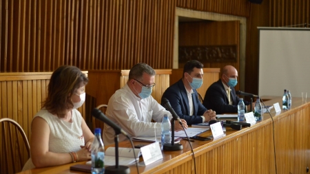 Candidatul PNL la președinția Consiliului Județean Maramureș și secretarul de stat în Cancelaria Prim-Ministrului, Ionel Bogdan, și ministrul Agriculturii, Adrian Oros, mizează pe un Maramureș cu producție bio și ecoturism