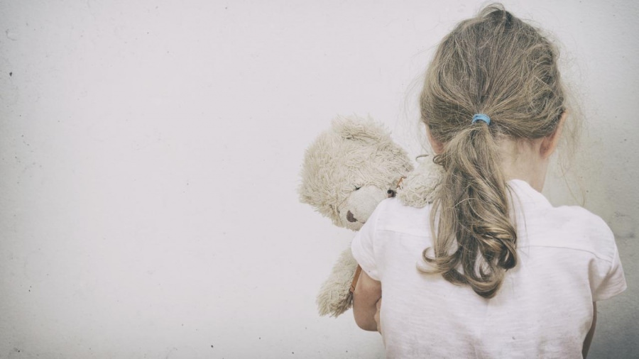Scandaluri în Ruscova: O fetiță de 9 ani a fost bătută rău de mama sa; Femeia s-a ales cu dosar penal și ordin de protecție provizoriu