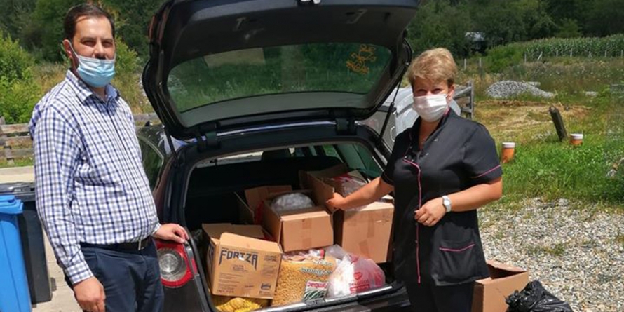 Centrul pentru Îngrijirea Persoanelor Vârstnice „Bunul Samarinean” din Coroieni a primit alimente neperisabile și de primă necesitate din partea Episcopiei
