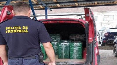 Mașină încărcată cu aproape 9.000 de pachete cu țigări a fost descoperită de polițiștii de frontieră; un sătmărean este cercetat pentru contrabandă