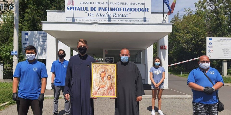 În prima zi a postului, tinerii din ATOCEM au dăruit o icoană pentru zona roșie a Spitalului de Pneumoftiziologie Baia Mare