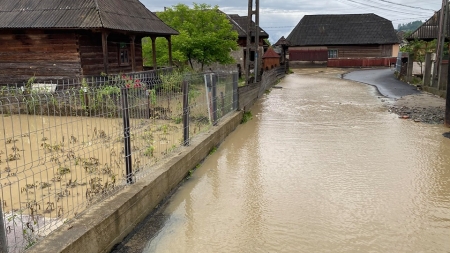 Stăm în atenționare: Vremea capricioasă în Maramureș continuă! Iarăși instabilitate atmosferică în peisaj și pericol de inundații