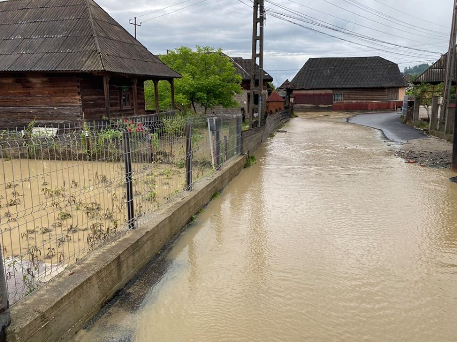 Vară capricioasă: Coduri galbene prelungite pentru Maramureș. Furtuni și pericol de inundații, așteptate în județ