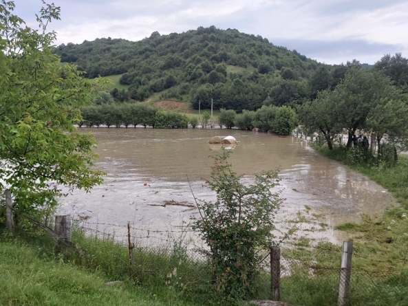 Capricii de vară: Maramureșul mai rămâne puțin sub coduri galbene de instabilitate atmosferică și pericol de inundații