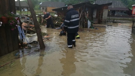 Maramureșul, vizat din nou de furtuni: Coduri portocalii și galbene de instabilitate atmosferică și pericol de inundații