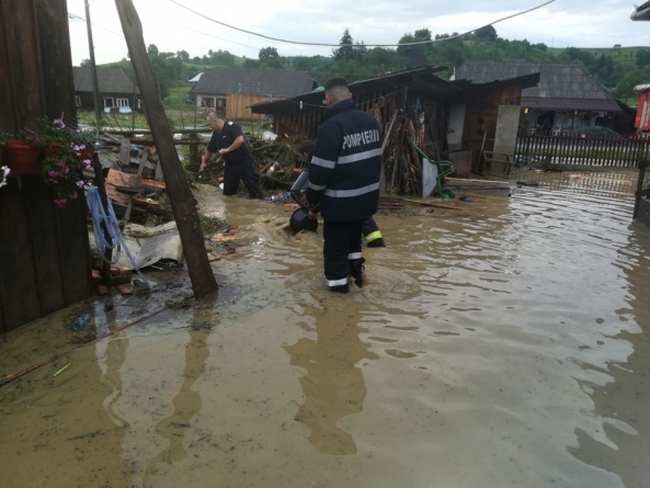 Maramureșul, vizat din nou de furtuni: Coduri portocalii și galbene de instabilitate atmosferică și pericol de inundații